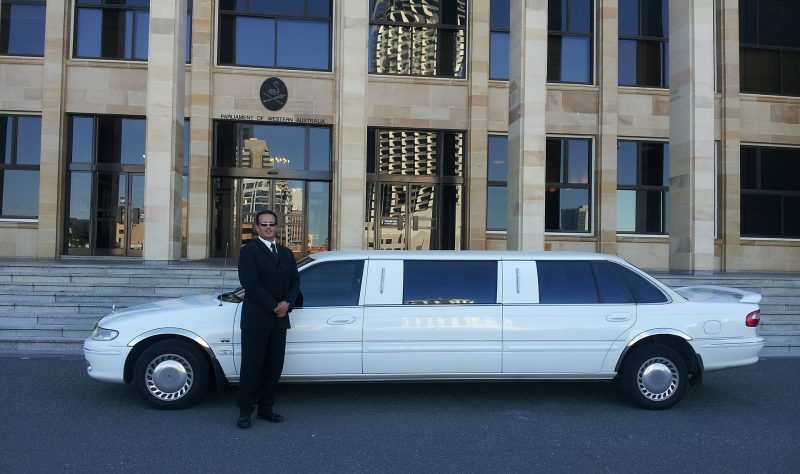 7 Tips to Picking the Best Honeymoon Airport Limousine Service